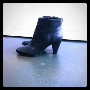 Black ankle heel boots